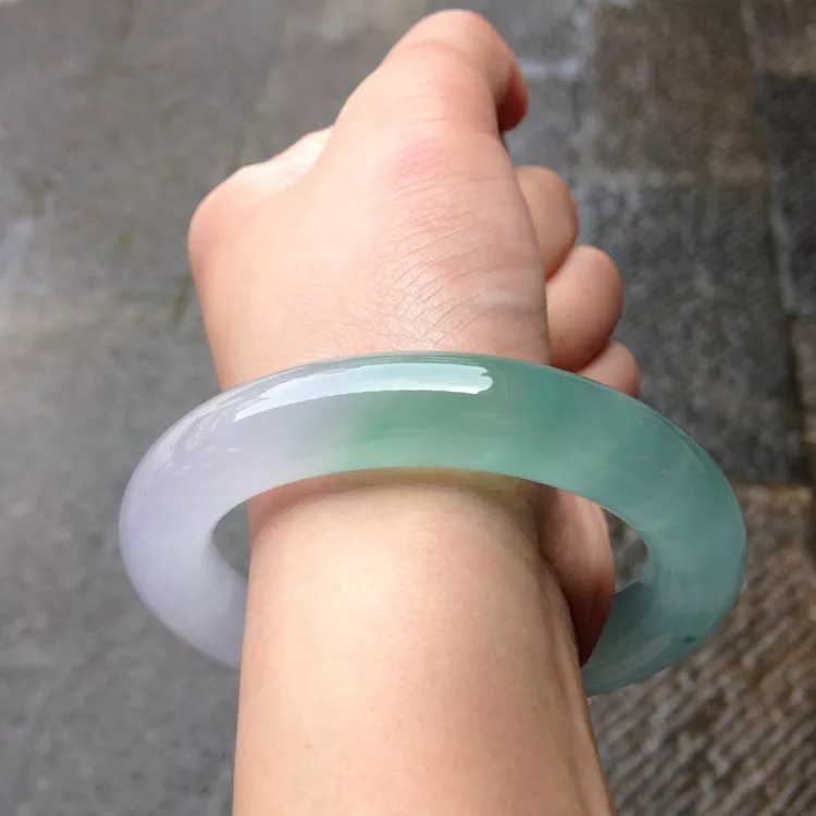 「文玩」木那至尊: 一块木那翡翠原石起货冰种春带彩手镯，清新怡人！