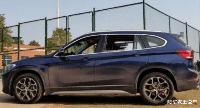 『宝马X1』一年没白等，这货售价从27w跌到20w，开出去一看车标就比汉兰达上档次