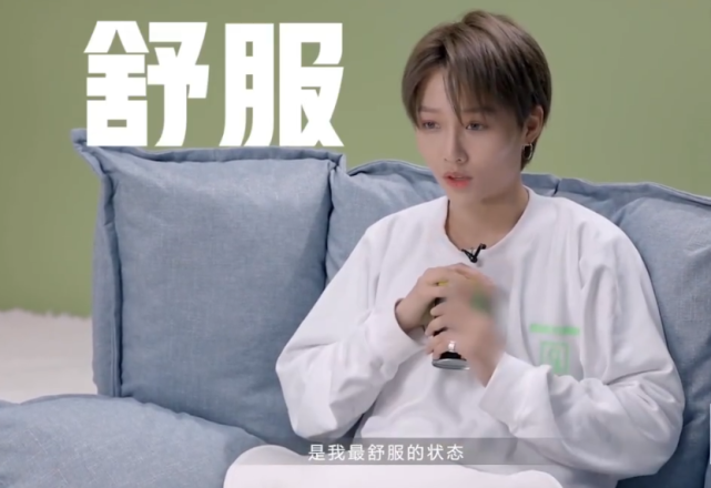 口红@都说虞书欣和刘雨昕嘴巴精致,看到两人的口红涂法,真像加了滤镜