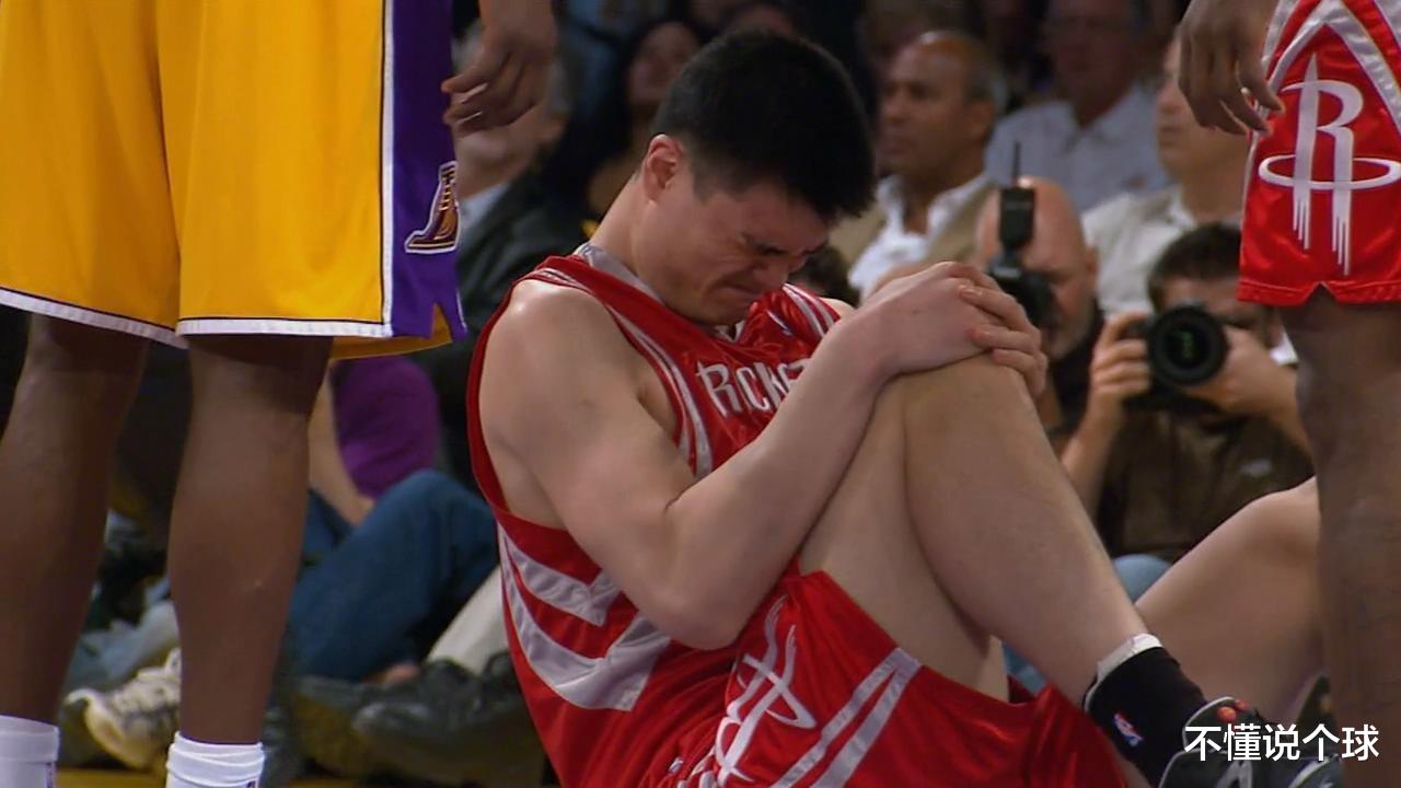 姚明▲姚麦友情崩了?麦迪节目中嫌弃姚明不如伊巴卡,球迷:你个拖油瓶