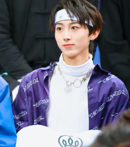 「少年之名」看“少年之名”，相当于看18档综艺节目，集齐众多回锅肉选手