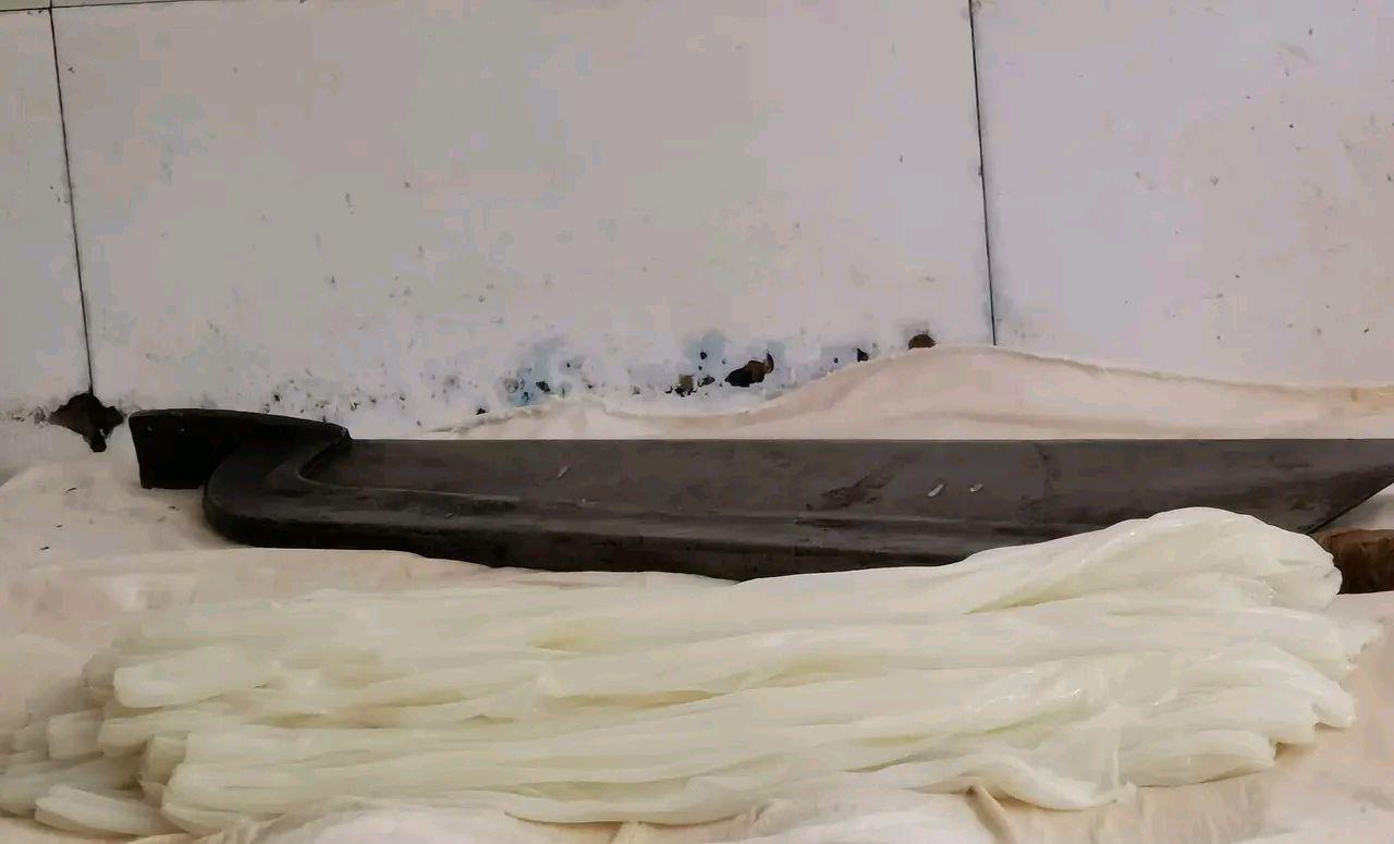 凉皮|郑州最火爆的“凉皮”，一天卖800碗，不排队半小时是吃不到的！