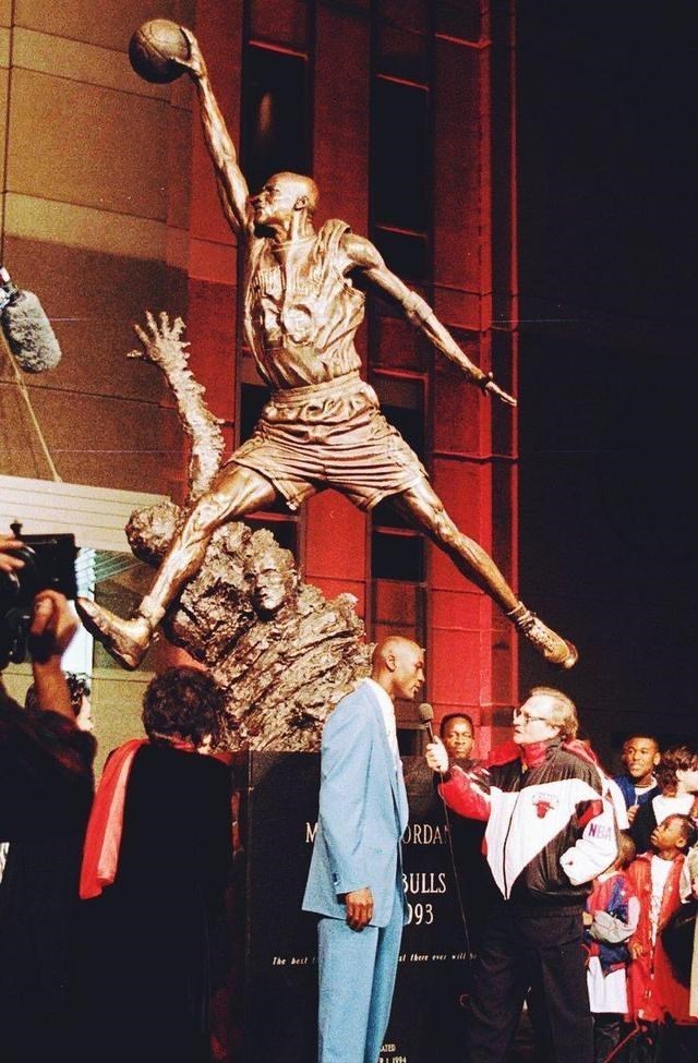 托西奇■永不踏进芝加哥！作为公牛队最知名球员，乔丹为何十七年不肯回去