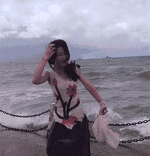 |“钓鱼的时候发现的，有点吓人，我该不该上去看看怎么回事？”这事挺大，哈哈哈哈