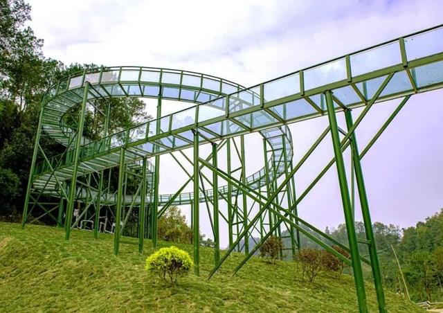 #重庆#重庆新晋网红打卡地，宣传照美如仙境，现场照却遭游客狂吐槽！