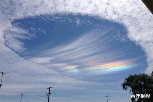 「」奇异的天空神秘现象，天空出现缺口，疑似“第三世界入口”？