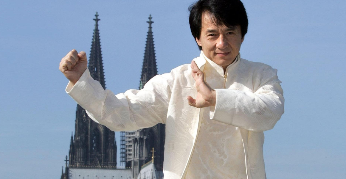 成龙■成龙最牛铁杆粉丝,曾经疯狂追成龙,不小心把自己追成了国际巨星