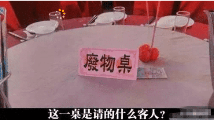 |野外钓鱼钓上来这么个玩意，大家帮忙看看这是什么东西。能吃吗？