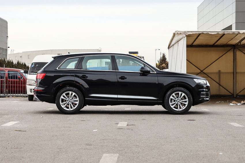 奥迪Q7：降价都“救不活”的豪车！当年比路虎火爆，现狂跌18.6万，仍没人要