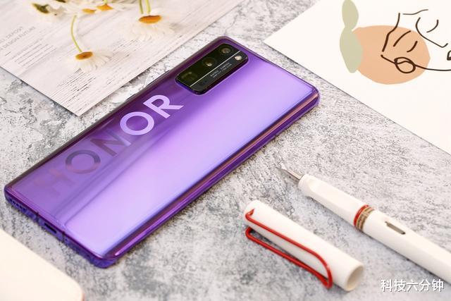 华为荣耀■华为扛不住了，荣耀30pro一夜跌至新低，还是麒麟990+256GB