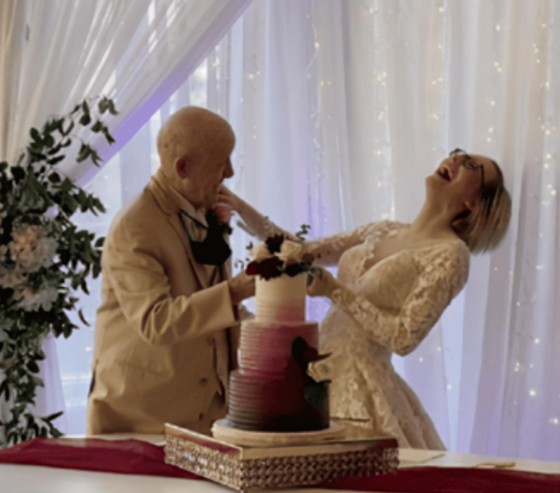 睹图|19岁女子为继承遗产嫁89岁老人,丈夫甚至记不住她的名字