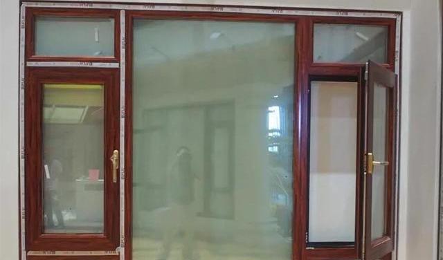 |断桥铝窗怎么选？平开和推拉哪个更隔音更防雨防风？为什么？