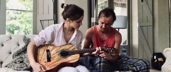 「艾玛·沃特森」令人羡慕的友谊！《哈利·波特》艾玛·沃特森，与汤姆·菲尔顿