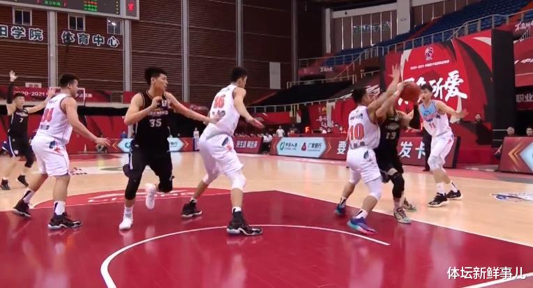 皇家马德里|耻辱惨败后，阿的江送了新疆男篮个字，听听郭艾伦 苏群 王猛怎么说