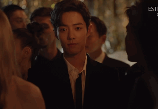 「肖战」肖战雅诗兰黛的微电影，预示着他的演艺之路，偶有风波但未来光明