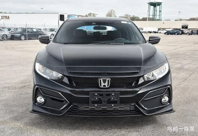 #思域#本田势不可挡，两厢思域到店，踩一脚180马力，比高尔夫还帅气！