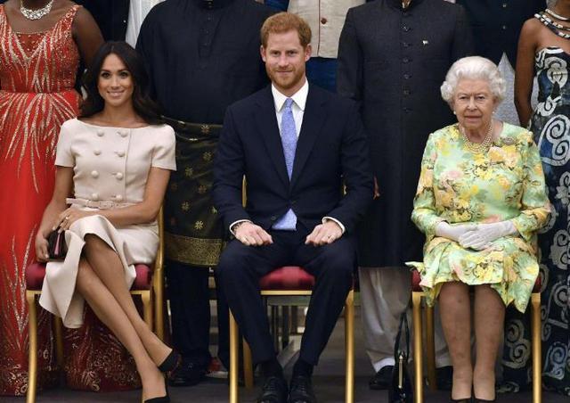 英国王室|英国女王终于怒了！收起对哈里梅根最后的仁慈，或永久驱逐梅根