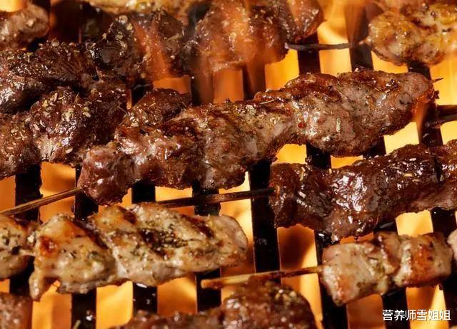 「脾胃」27岁女孩，查出胃癌，医生：3种食物是胃癌的“祸根”，最好少吃