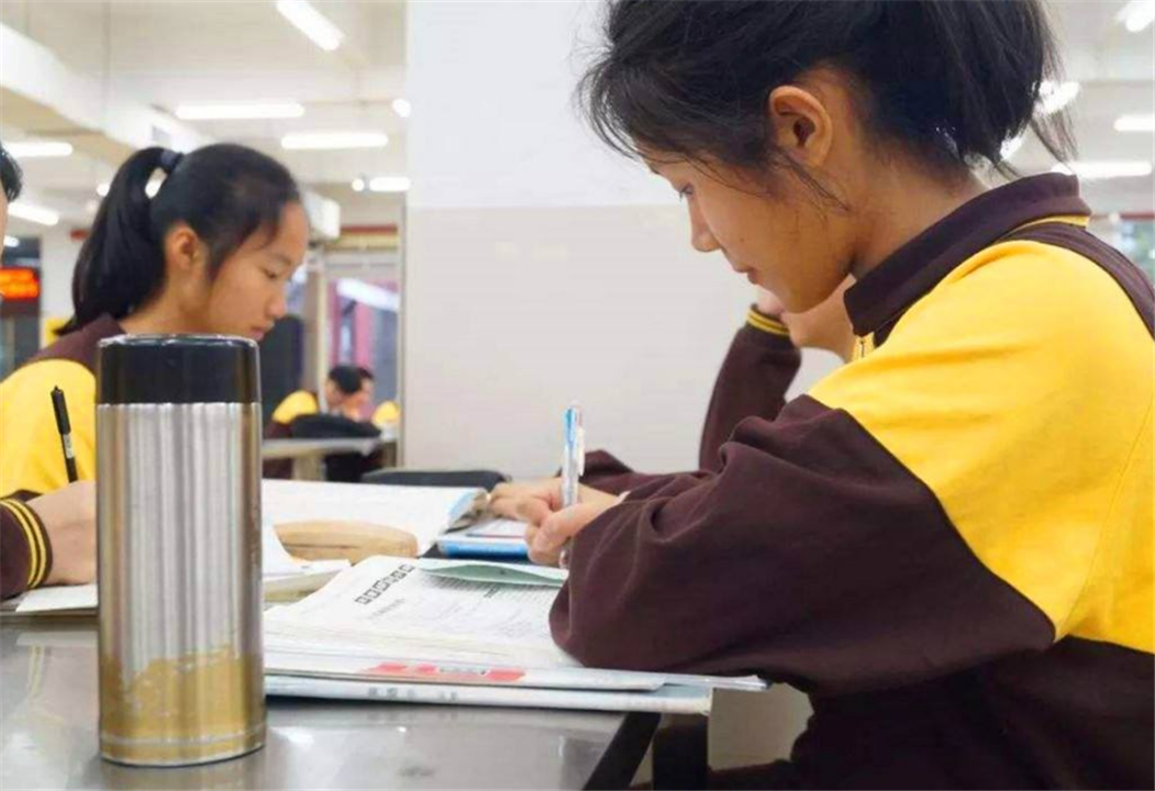 学渣：为什么毕业后回来探望老师的，多半是 “学渣”？班主任：能理解