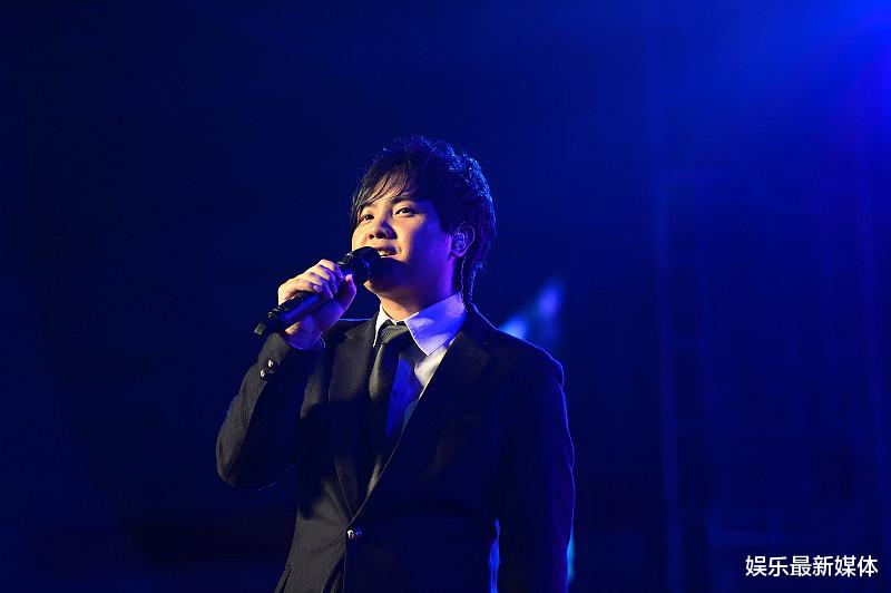 郑源|郑源新歌《比喻》刚发行，就火遍全网，引起歌迷热议