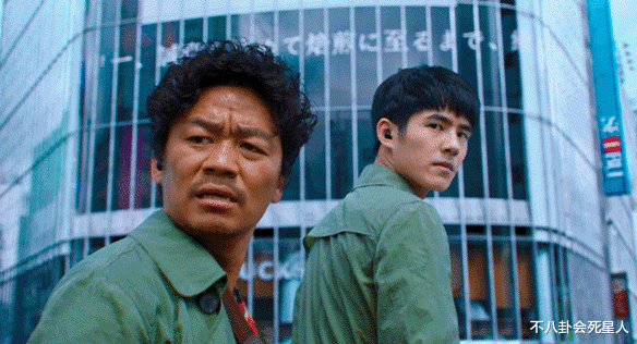 王晶@华谊卖楼救公司，万达裁员20%，把电影卖了6亿的徐峥很聪明