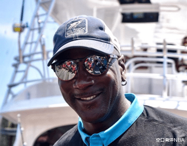 #光纤#一竿拉起400斤枪鱼！乔丹连海钓界GOAT都要抢？