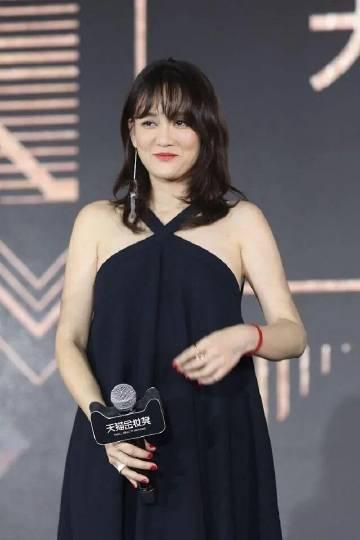 #陈乔恩#陈乔恩难逃中年发福，“肉肩膀”难遮掩，婚前婚后对比太明显