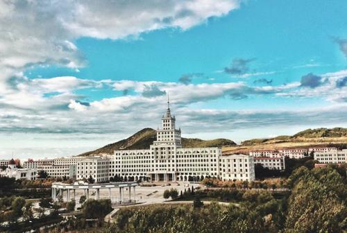 「高校」被美国拉黑并“制裁”的高校，实力究竟有多强大？曾与清北比肩！