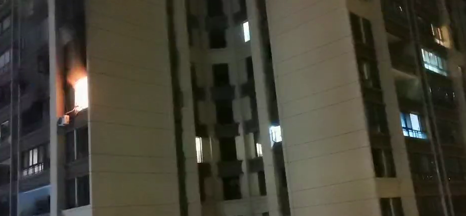 天眼新闻|今天凌晨，贵阳一高层小区突发大火！