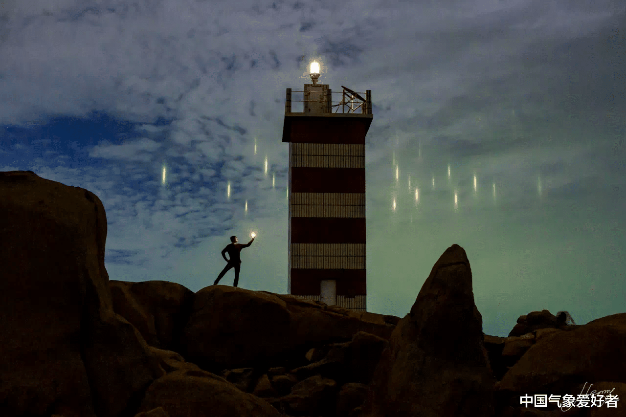 中国气象爱好者|罕见！福建平潭夜空突现大量彩色“光点”，是不是外星飞船降落？