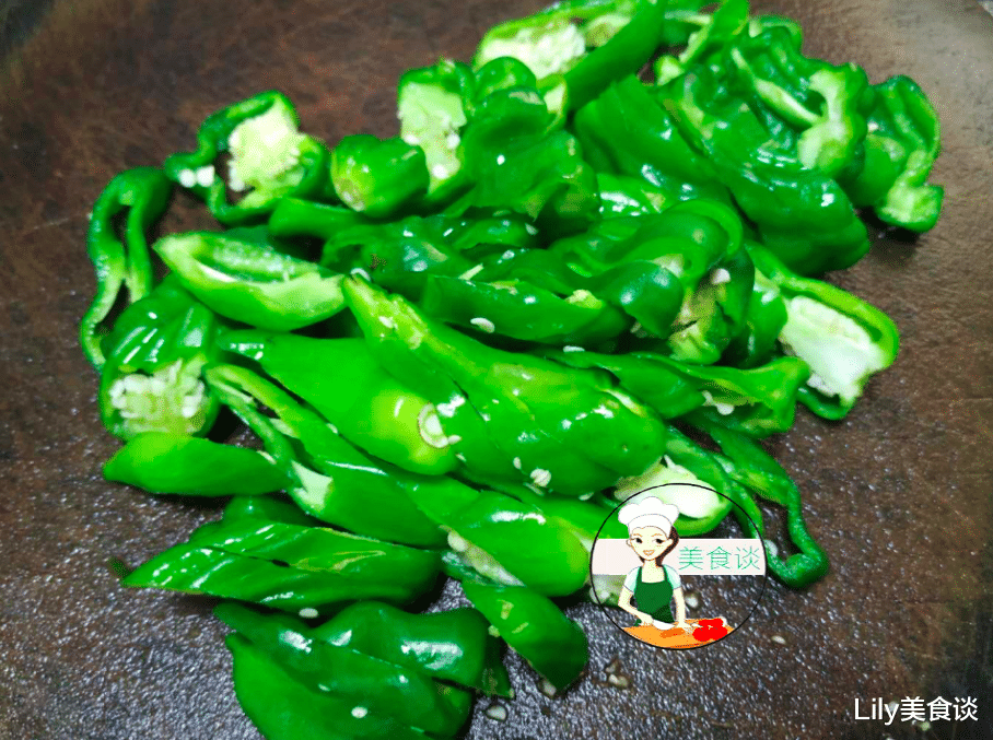 苦瓜：脂肪最怕这食材，和辣椒是绝配，常吃排宿便、去油腻，肚腩也平了