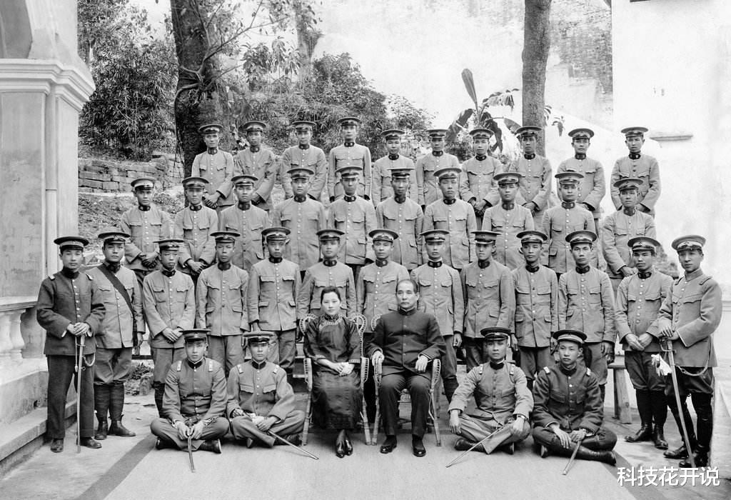 商纣王|历史上过目难忘瞬间：站老蒋身旁的第一女杀手，图9张学良称他有雄才无大略