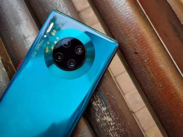 iphone12|买手机选华为还是小米?维修店老师傅给出很中肯的回答,说心坎了