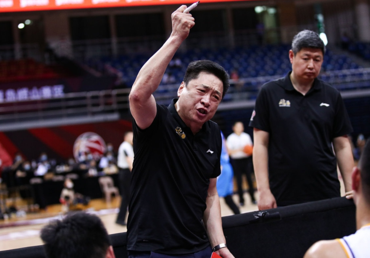 广厦|一针见血!王猛感叹,苏群点出广厦被爆冷的原因:李春江战略失误!