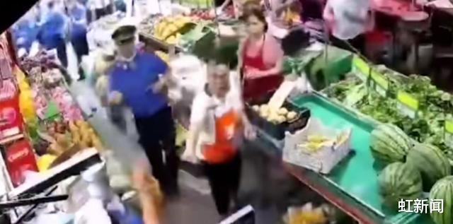 虹新闻|重庆商贩砍伤城管事件通报来了！双方都被罚，当事人发文披露经过