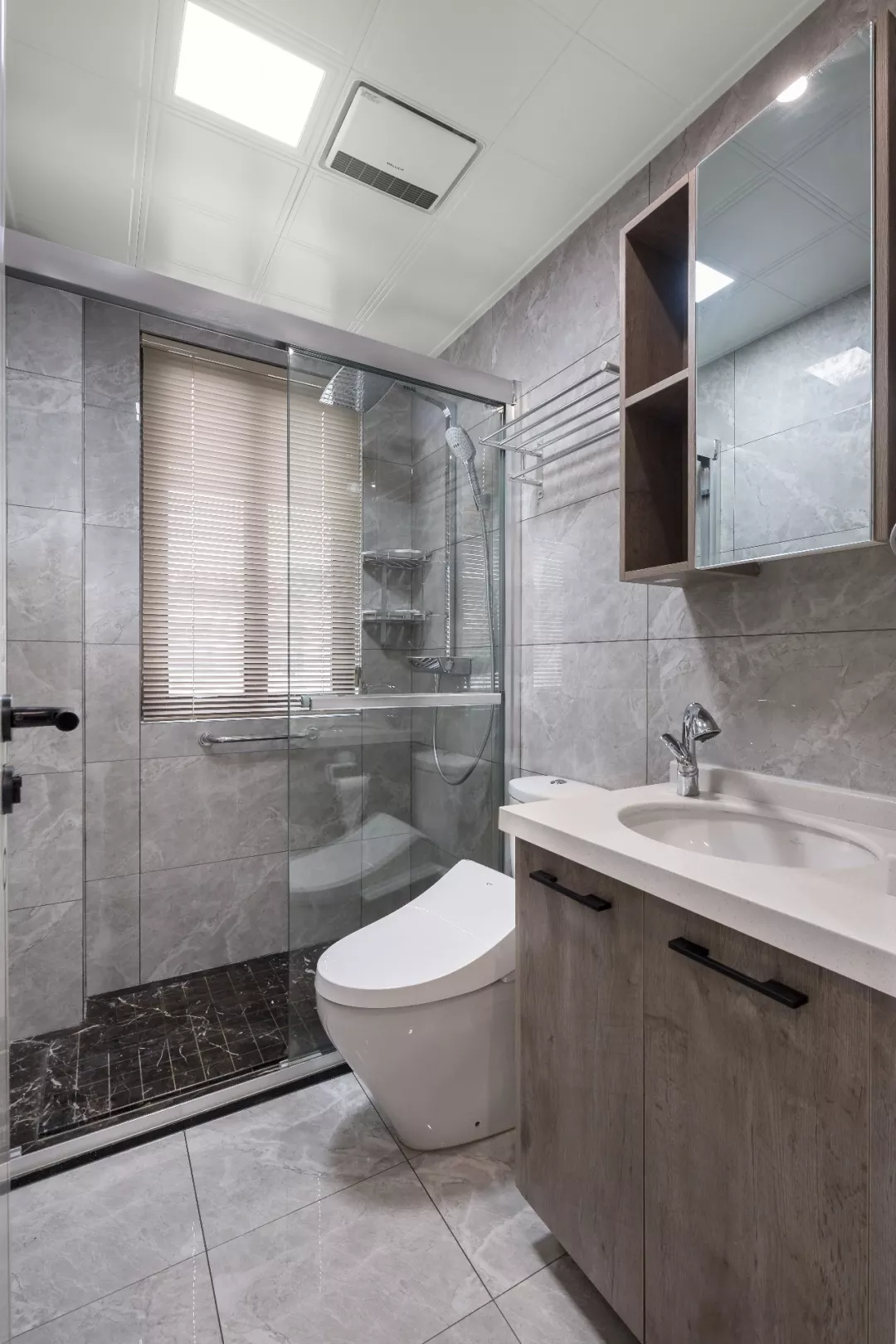 ▲卫生间地漏的五种设计，哪个排水效率高，还好看？