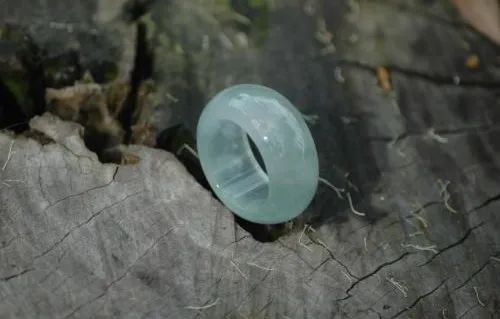 翡翠手串:酒桌“炫富”,500万翡翠手串被顺走,日常你会戴多贵的翡翠?