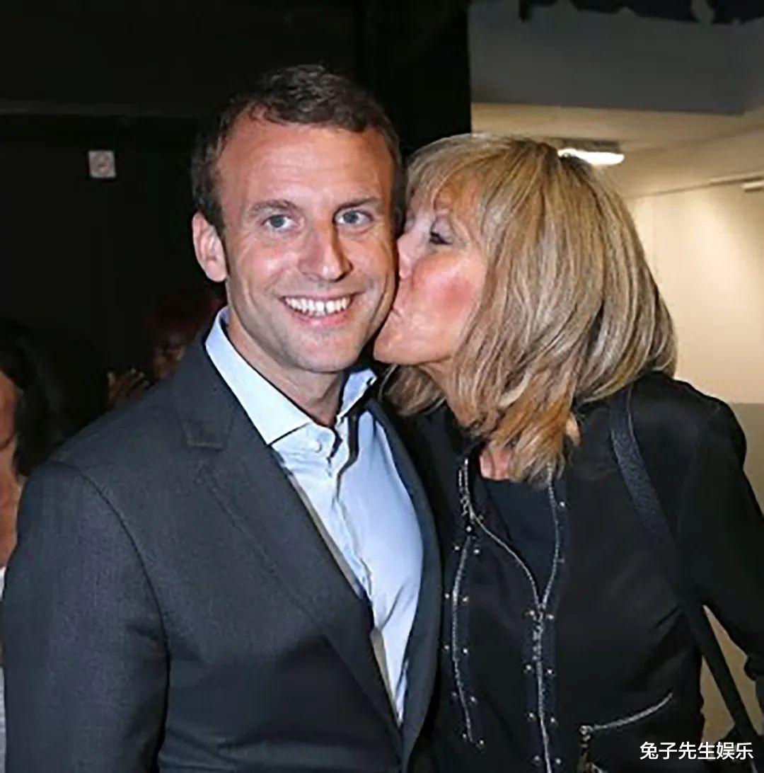 『埃马纽埃尔·马克龙』43岁马克龙见50岁约旦王后，低头深吻慌了神，还将妻子挤到台阶上