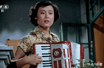 保密局的枪声|《保密局的枪声》女主角向梅：42岁才走红，83岁依然美丽优雅