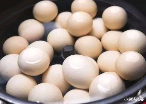 水煮鸡蛋:每天早上吃一个煮鸡蛋,身体不会差,但切记“三不”,早知早好