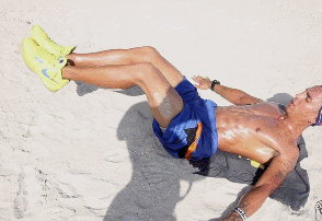 健身|励志！施瓦辛格自愿跪着为他拍照，失去小腿仍然练出强壮肌肉