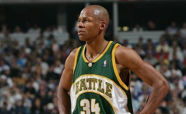 「凯尔特人队」凯尔特人队史最疯狂交易！先三换一，再五换一，组三巨头