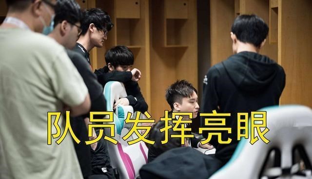 tes战队|TES夺冠后,Knight采访眼含泪光,JKL忍哭感谢TES战队经理!