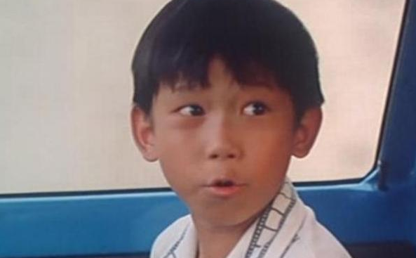 李连杰|李连杰接班人：入狱15年，戴手铐参加父亲葬礼，今成过亿票房导演