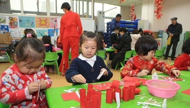 『幼儿园』幼儿园从6月2日起开学，不建议幼儿戴口罩，送还是不送？学费呢？