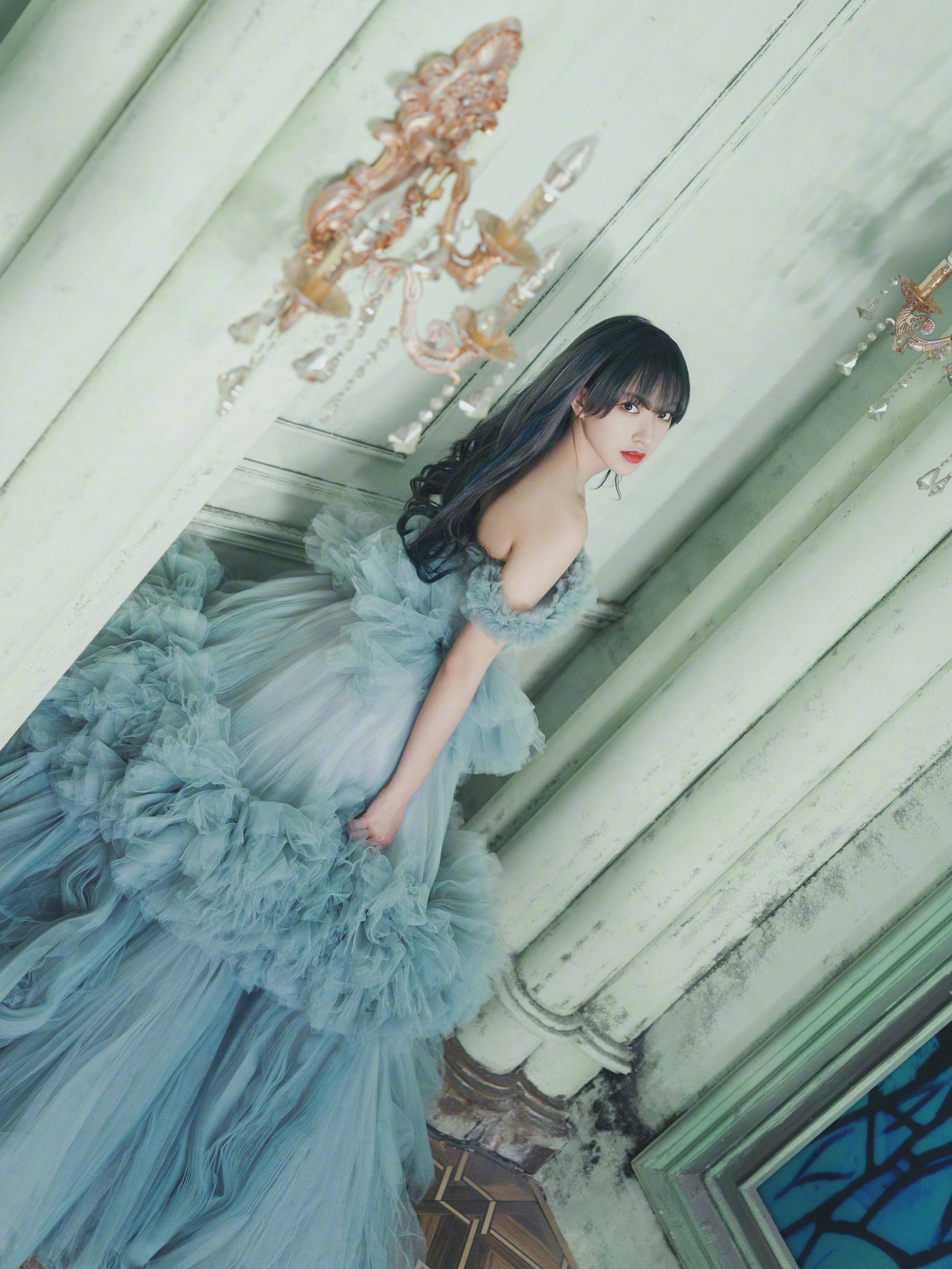 程瀟晴穹藍蛋糕紗裙造型，層層堆疊氛圍夢幻，秒變童話公主-圖2