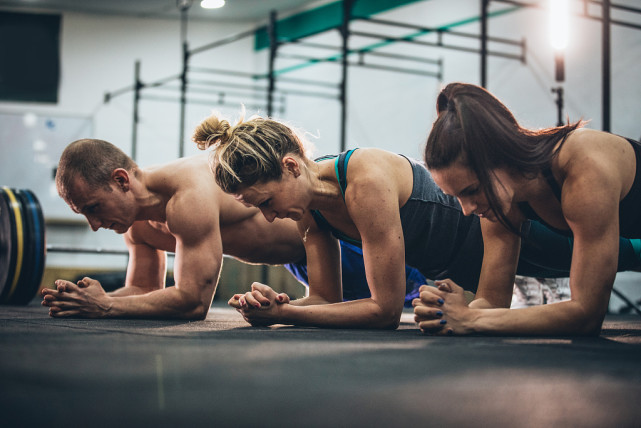 运动|长期坚持平板支撑,除了锻炼核心肌群外,还给身体带来什么好处?