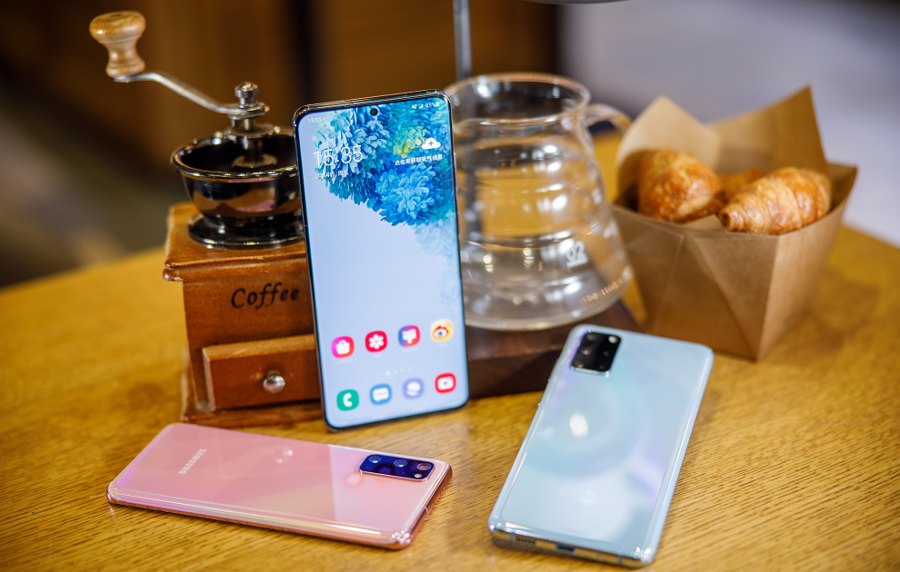 三星galaxy s10|昔日机皇暴跌2700元，2K全面屏+IP68+无线充电，性价比真香！
