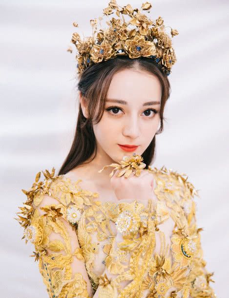 迪丽热巴▲为什么迪丽热巴在《奔跑吧》和《极限挑战》判若两人呢？