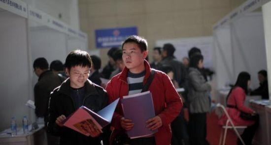 『留学生』留学生包机事件,给人们上课了,你有钱你任性,但要明白一个道理